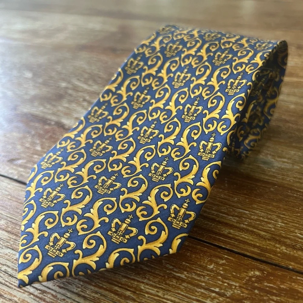 Colonial Williamsburg Foundation Men’s Silk Tie Gold Navy Royal All-Over Design